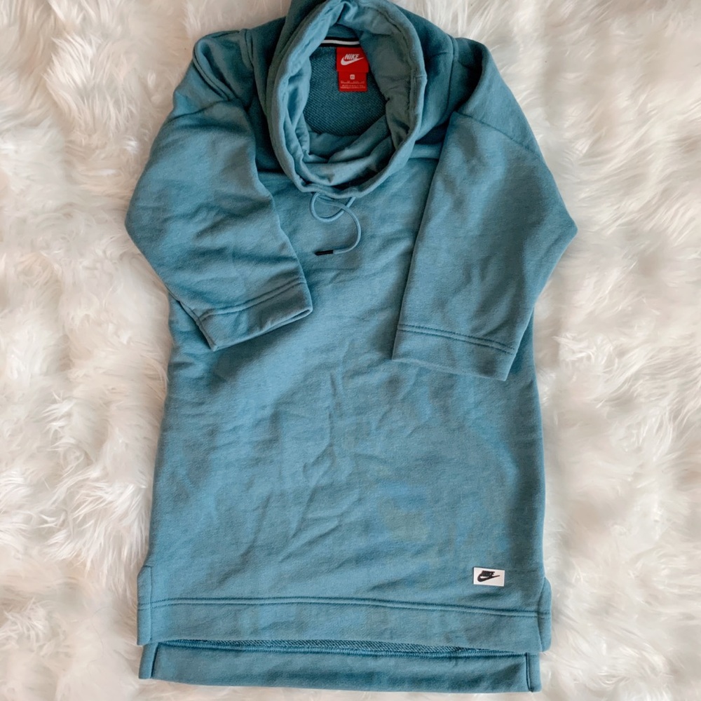 worn nike short sleeve turquoise/blue sweater